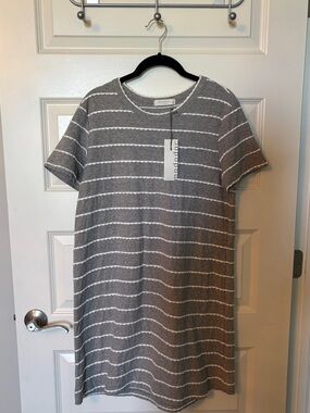Mododoc Gray & White Striped Short-Sleeve Dress size small